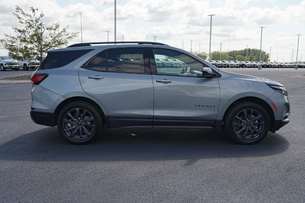 Used 2024 Chevrolet Equinox RS w/ LPO, Floor Liner Package AWD/4WD image 6