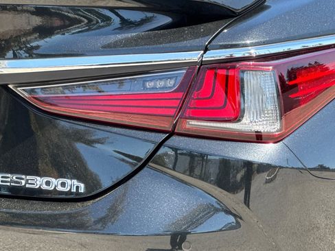 Used 2021 Lexus ES 300h w/ Premium Package image 26