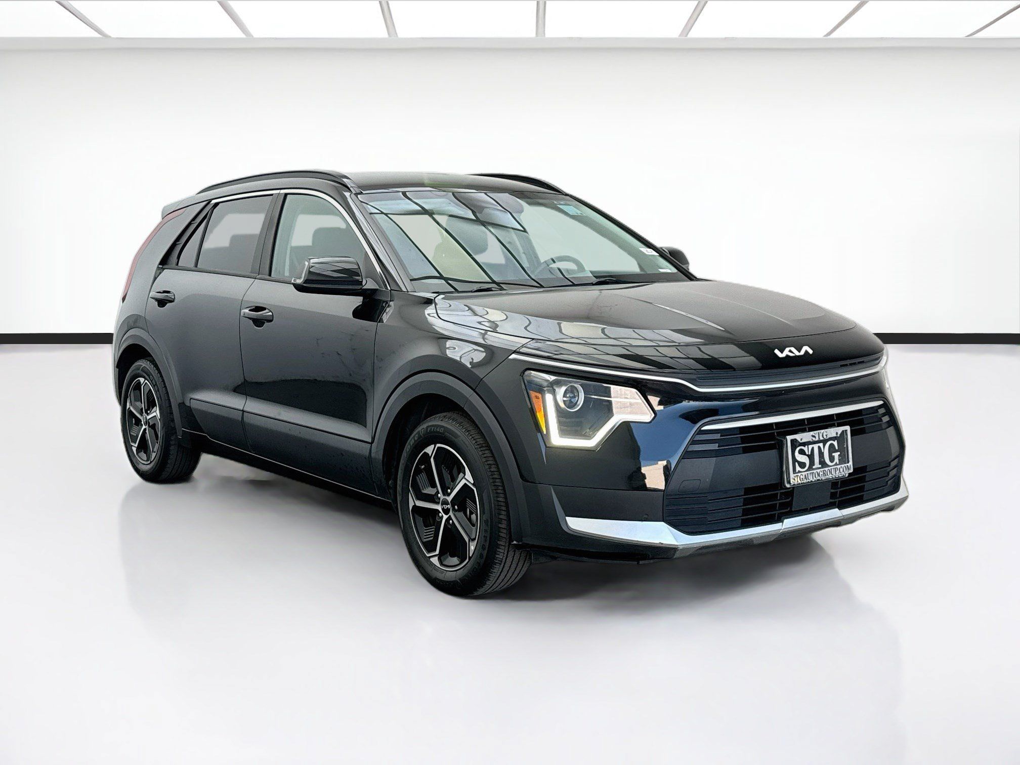 Used 2023 Kia Niro EX FWD image 3
