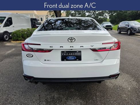 Used 2025 Toyota Camry SE w/ Convenience Package FWD image 3