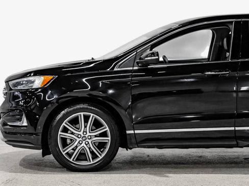 Used 2019 Ford Edge Titanium w/ Equipment Group 301A FWD image 10