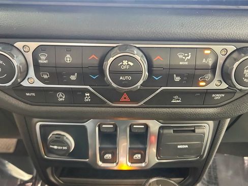 Used 2025 Jeep Wrangler Sport AWD/4WD image 30