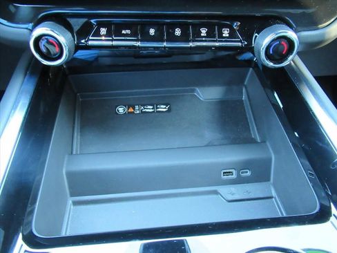 Used 2025 Chevrolet Tahoe Z71 AWD/4WD image 25