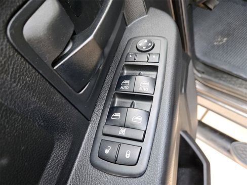 Used 2018 RAM 2500 Tradesman w/ Chrome Appearance Group image 32