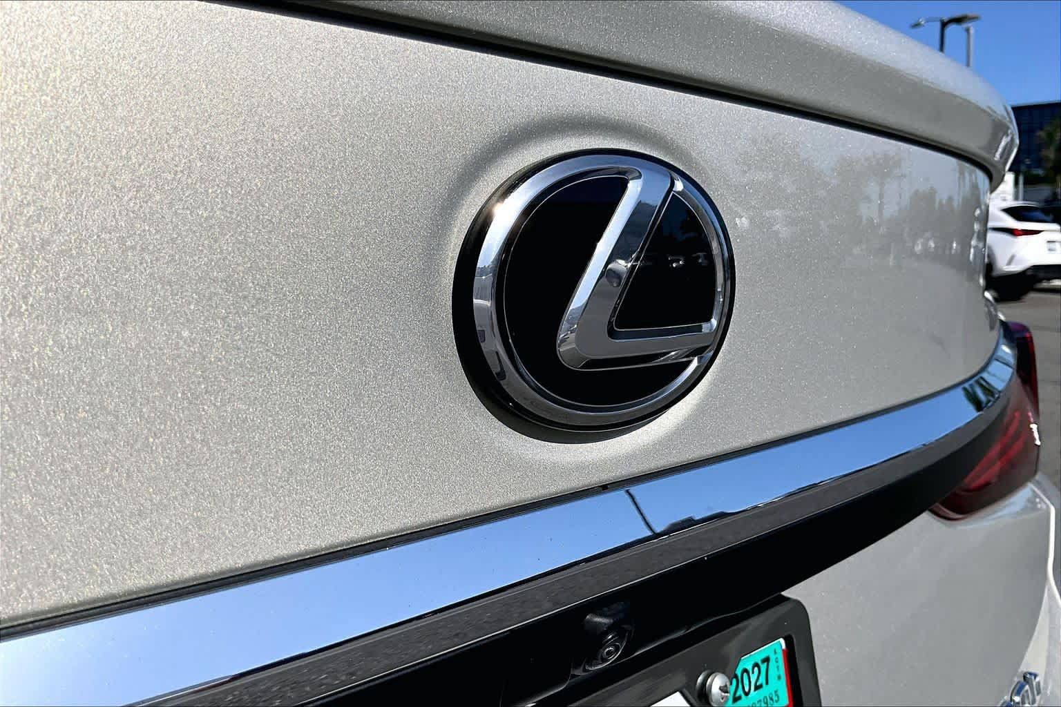 Certified 2023 Lexus ES 300h w/ Premium Package FWD image 29