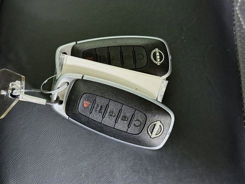 Used 2024 Nissan Pathfinder Platinum image 38