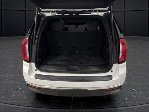 Used 2022 GMC Yukon SLT w/ SLT Premium Package image 15