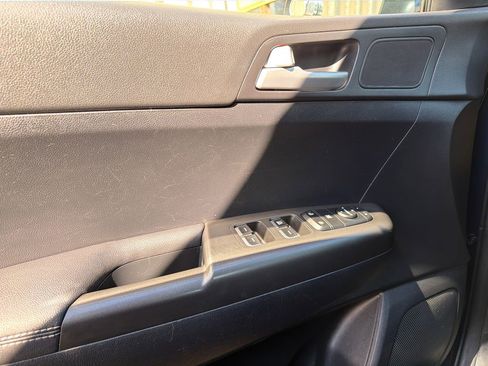 Used 2021 Kia Sportage LX image 32