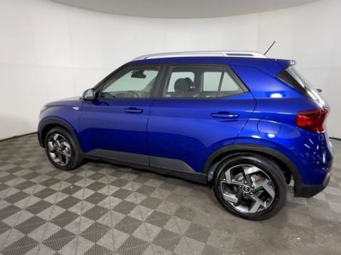Used 2023 Hyundai Venue SEL FWD image 10