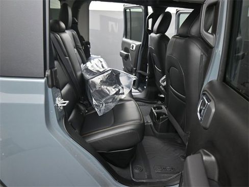 New 2025 Jeep Gladiator Sport image 37