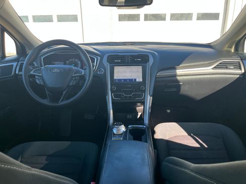 Used 2020 Ford Fusion SE image 12