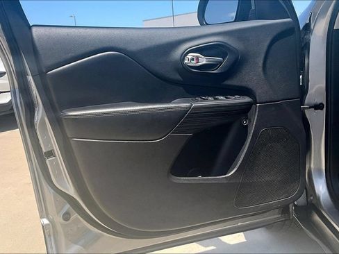 Used 2016 Jeep Cherokee Limited FWD image 22