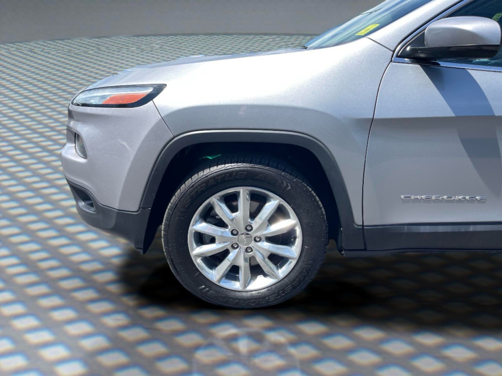 Used 2017 Jeep Cherokee Limited AWD/4WD image 13