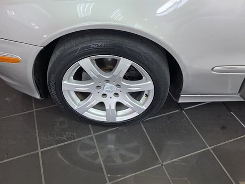 Used 2008 Mercedes-Benz E 350 4MATIC Sedan image 29
