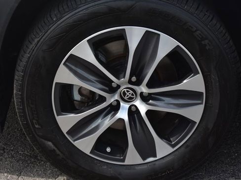 Used 2023 Toyota Highlander XLE FWD image 11