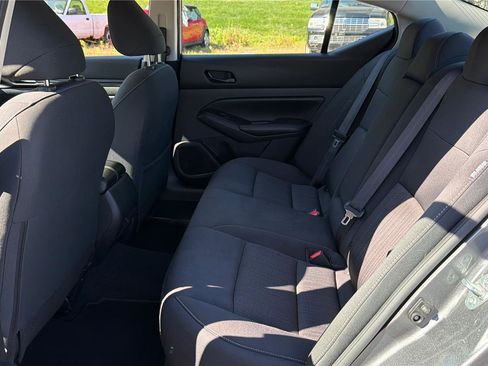 Used 2024 Nissan Altima 2.5 SV image 11