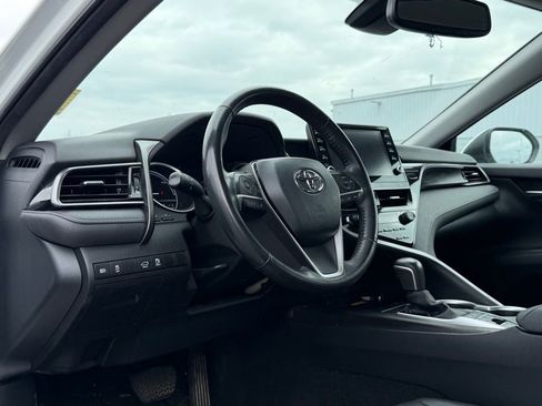 Used 2023 Toyota Camry XLE image 11