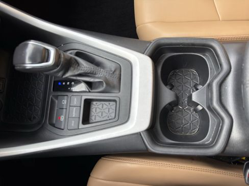 Used 2021 Toyota RAV4 XLE Premium image 22