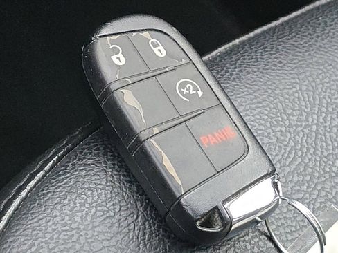 Used 2022 Jeep Compass Limited image 35