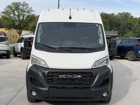 Used 2024 RAM ProMaster 2500 w/ Convenience Group FWD image 2