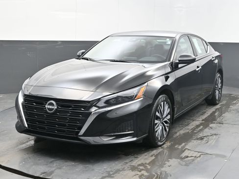 Certified 2025 Nissan Altima 2.5 SV image 3