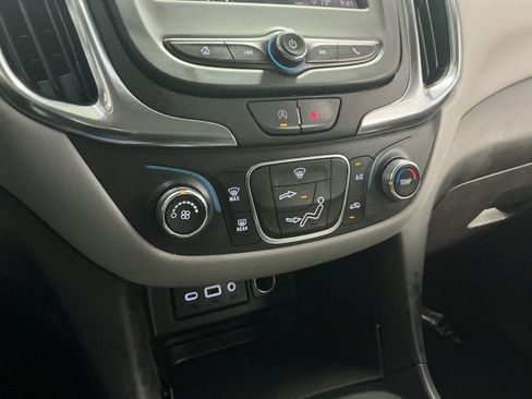 Used 2023 Chevrolet Equinox LS FWD image 22