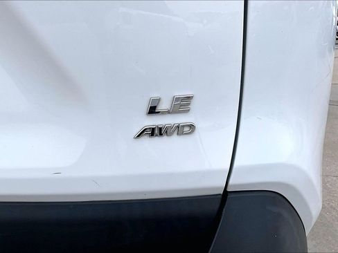 Used 2022 Toyota RAV4 LE image 38