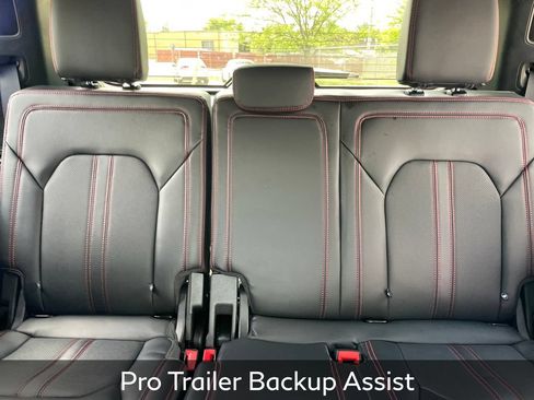 Used 2024 Ford Expedition Limited RWD image 12
