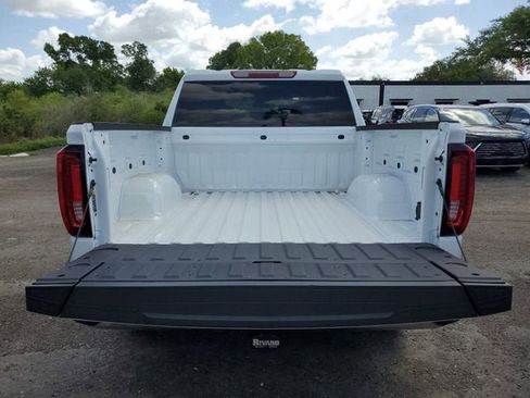 New 2026 GMC Sierra 1500 SLT image 11