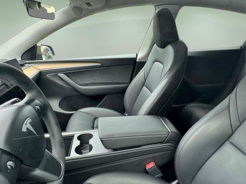 Used 2023 Tesla Model Y AWD image 4
