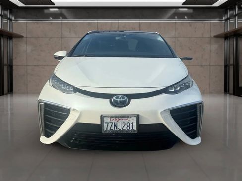 Used 2017 Toyota Mirai image 2