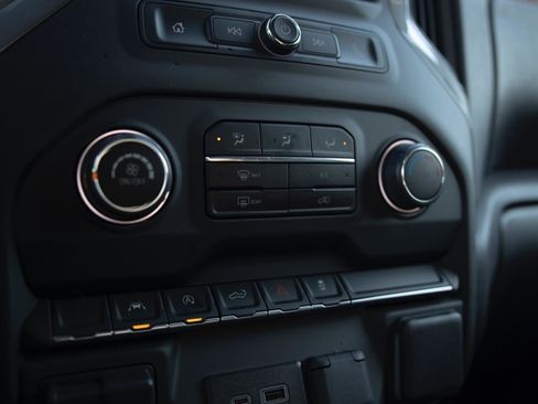 Used 2025 Chevrolet Silverado 1500 Custom image 8