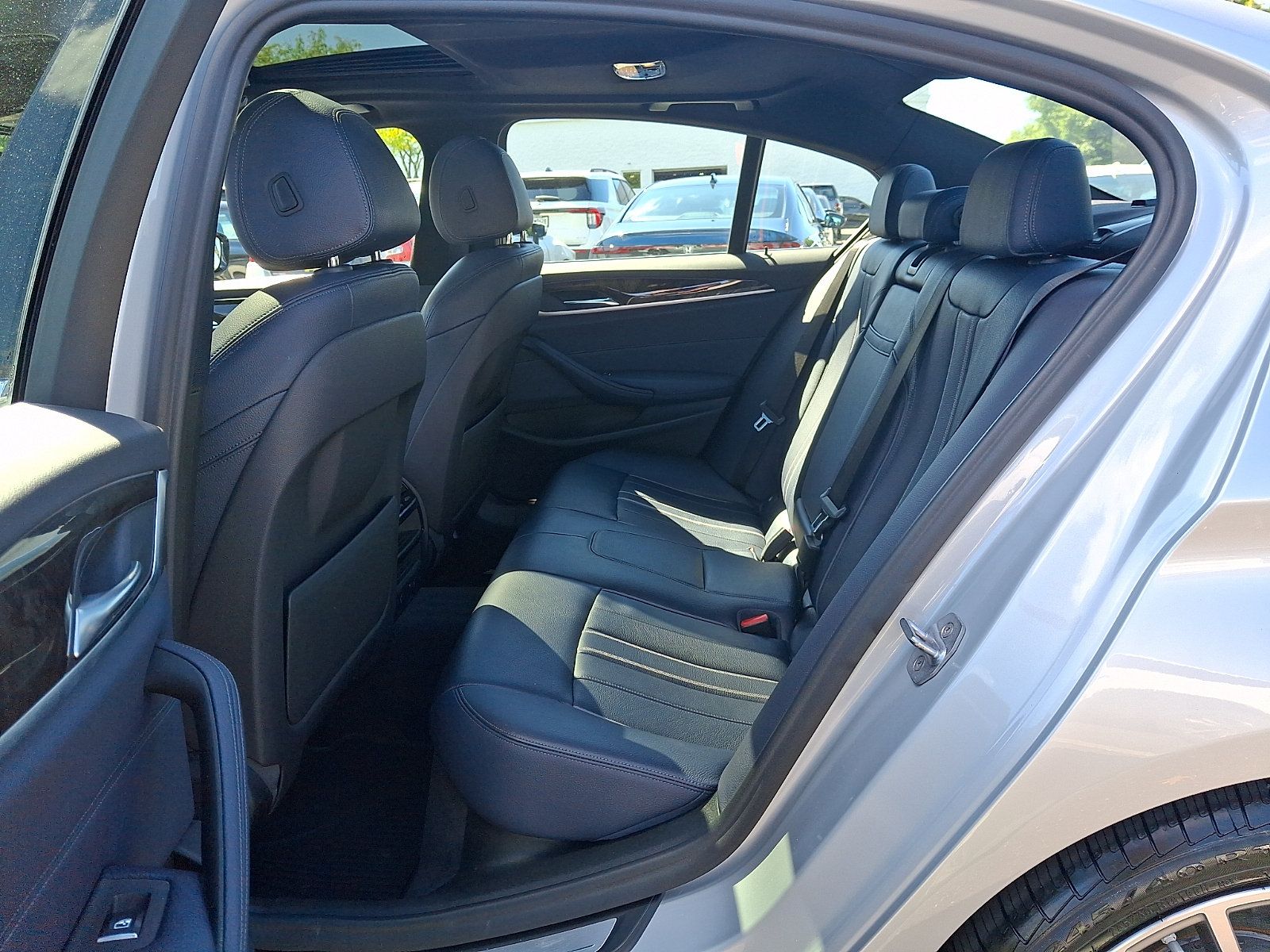 Used 2018 BMW 530i xDrive AWD/4WD image 10