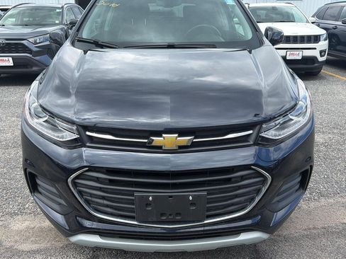 Used 2022 Chevrolet Trax LT w/ Driver Confidence Package AWD/4WD image 2