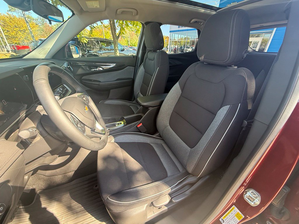 Used 2024 Chevrolet TrailBlazer LT w/ LT Cold Weather Package AWD/4WD image 21