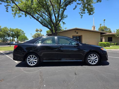 Used 2012 Toyota Camry XLE w/ Leather Pkg FWD image 3