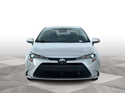 Used 2026 Toyota Corolla LE FWD image 3