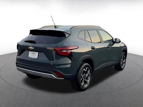 Used 2025 Chevrolet Trax LT w/ LT Convenience Package image 11