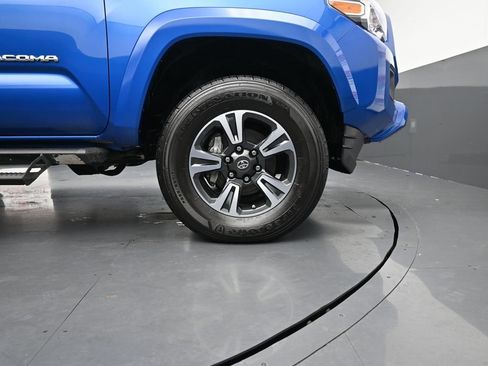 Used 2016 Toyota Tacoma TRD Sport w/ Towing Package image 11