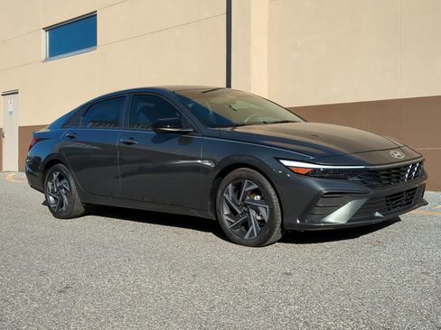 Certified 2025 Hyundai Elantra Sport image 2