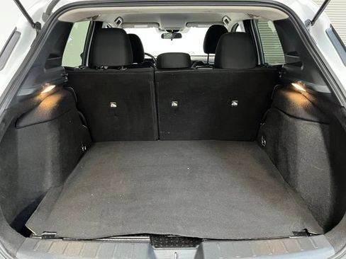 Used 2025 Nissan Kicks SV AWD/4WD image 14