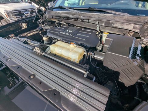 Used 2016 Nissan Titan SV image 33