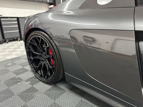 Used 2018 Audi R8 V10 w/ Premium Package image 8