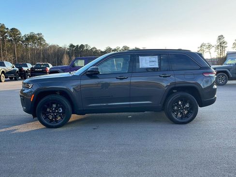 New 2026 Jeep Grand Cherokee Altitude AWD/4WD image 4