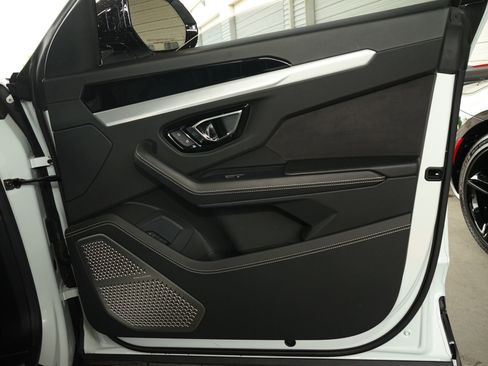 Used 2020 Lamborghini Urus image 29