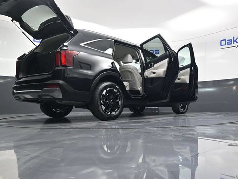 Certified 2025 Kia Sorento S AWD/4WD image 48
