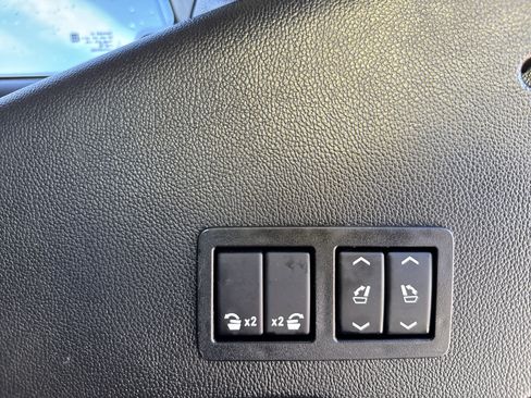 Used 2020 GMC Yukon Denali w/ Open Road Package image 39