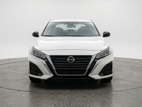 Used 2025 Nissan Altima 2.5 SV image 2