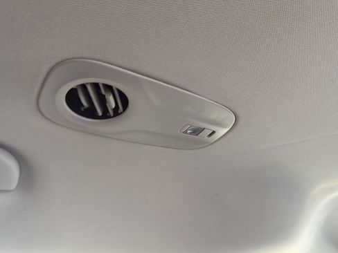 Used 2022 Chrysler Voyager LX image 22