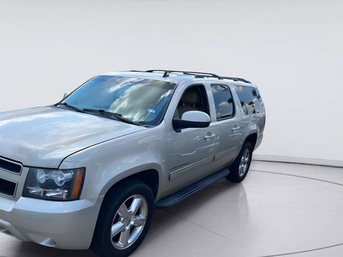 Used 2013 Chevrolet Suburban LT w/ Luxury Package RWD image 1